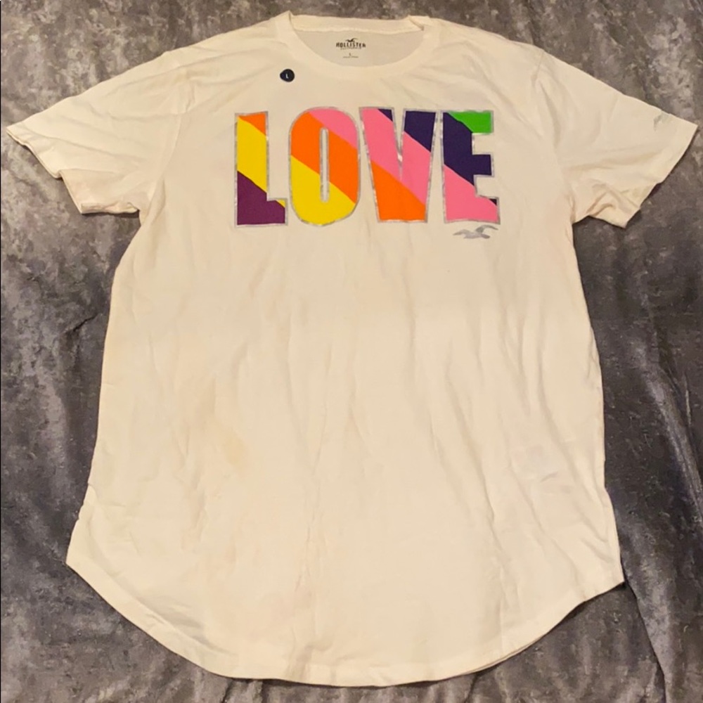 Love on front Peace on back size L hollister tee